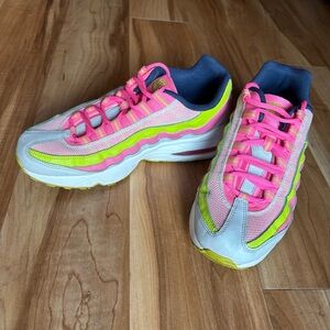 Nike AirMax 95 Pink and Green Athletic Shoes Youth 6 (womens 7.5)
